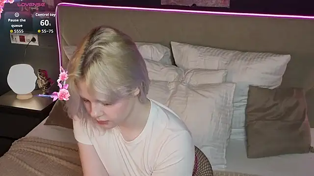 MollySoftGlow online show from March 2026 06:25:01 AM