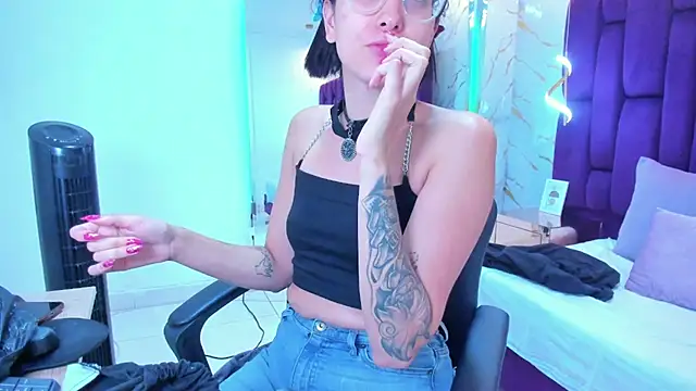 Snapshot of crystalstonee chatting on February 2026 10:05:02 PM crystalstonee online show from February 2026 10:05:02 PM