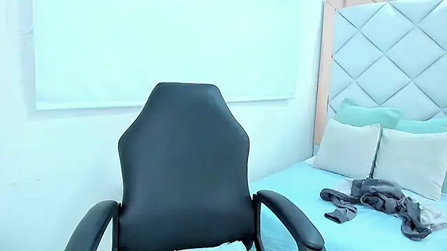 crystalstonee online show from March 2026 07:42:02 PM