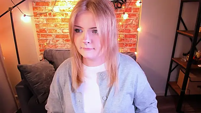 Snapshot of Emily_Coyness chatting on February 2026 04:49:02 PM Emily Coyness online show from February 2026 04:49:02 PM