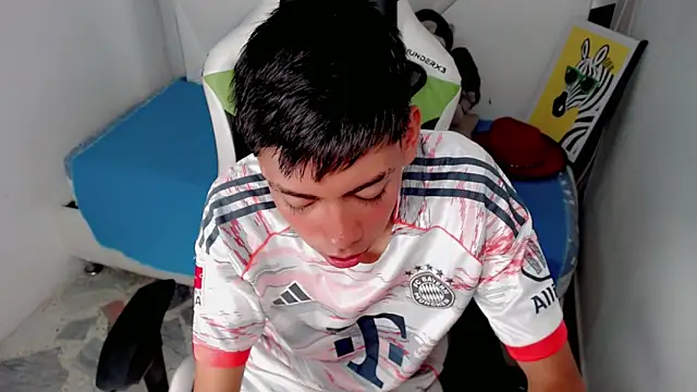 Snapshot of Liarr_ chatting on February 2026 08:01:01 PM Liarr online show from February 2026 08:01:01 PM