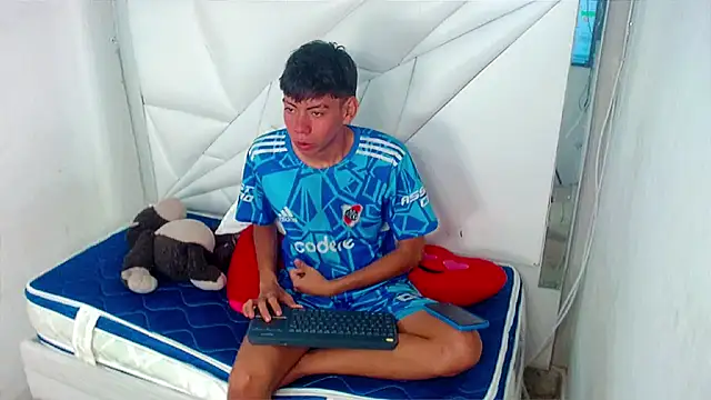 Liarr  online show from April 2026 08:36:02 PM