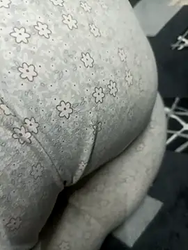 Snapshot of Sexyqueen102_ chatting on February 2026 05:36:01 PM Sexyqueen102 online show from February 2026 05:36:01 PM