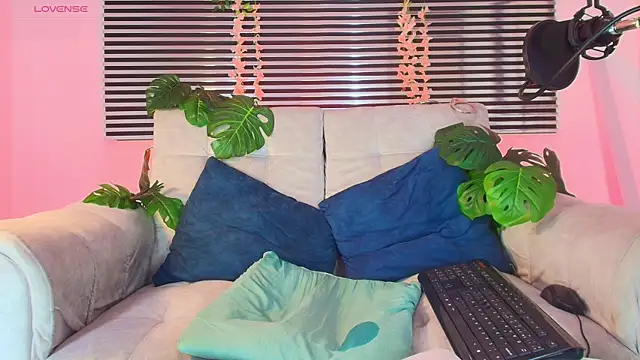 ThiiagoSaeenz online show from June 2026 03:40:02 PM