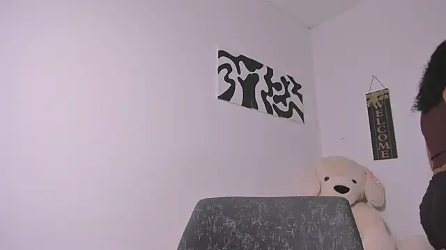 Nia13 online show from April 2026 10:20:01 PM