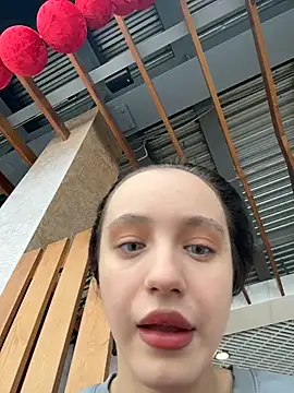 Snapshot of MiaTee chatting on February 2026 04:05:02 AM MiaTee online show from February 2026 04:05:02 AM