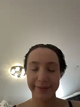 Snapshot of MiaTee chatting on February 2026 03:43:02 AM MiaTee online show from February 2026 03:43:02 AM