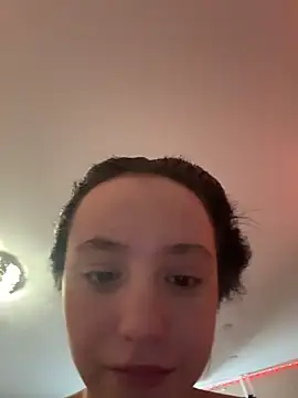 Snapshot of MiaTee chatting on February 2026 03:54:01 AM MiaTee online show from February 2026 03:54:01 AM