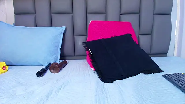 melany roberts  online show from April 2026 03:06:01 AM