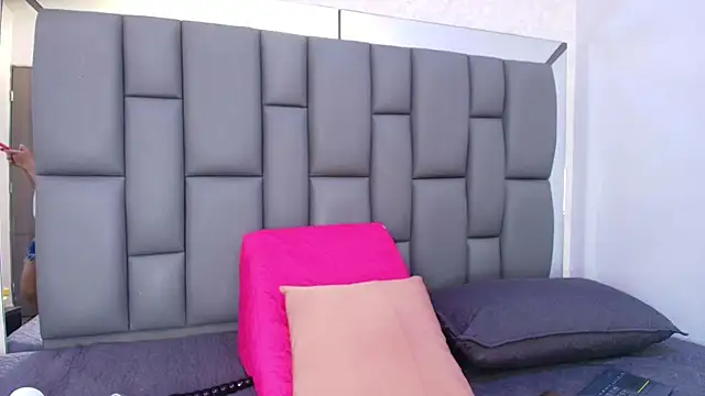 melany roberts  online show from April 2026 03:11:01 AM