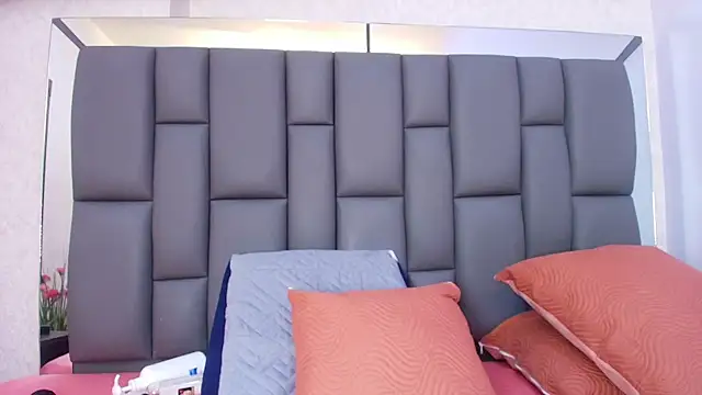 melany roberts  online show from April 2026 03:09:01 AM