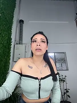 Snapshot of cristal__violetaa chatting on February 2026 03:22:02 AM cristal violetaa online show from February 2026 03:22:02 AM