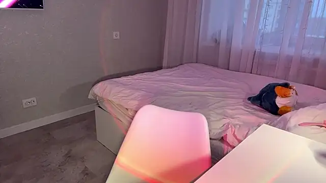 Between Eeys online show from March 2026 03:37:02 PM