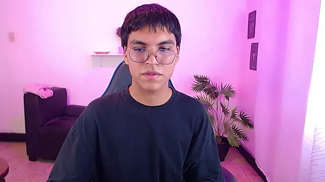 Maecum18 online show from April 2026 10:15:02 PM