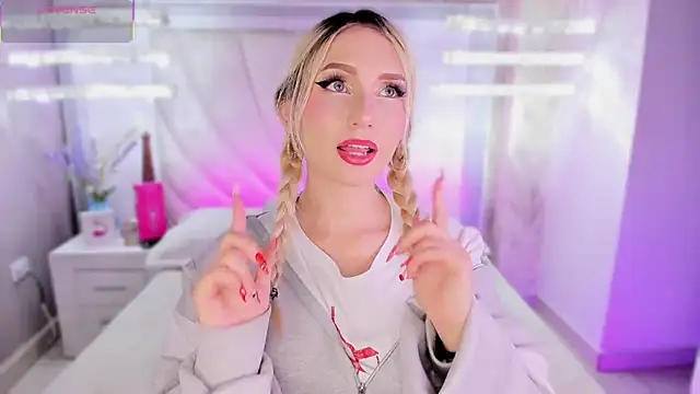 Snapshot of Mariluu_ chatting on June 2026 03:55:02 PM Mariluu online show from June 2026 03:55:02 PM