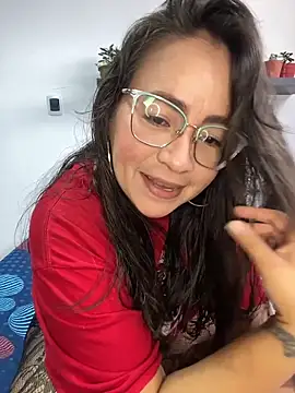 Snapshot of alisbloom chatting on February 2026 06:00:02 PM alisbloom online show from February 2026 06:00:02 PM