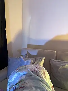 Snapshot of isabella-collins- chatting on February 2026 12:42:02 PM isabella-collins- online show from February 2026 12:42:02 PM