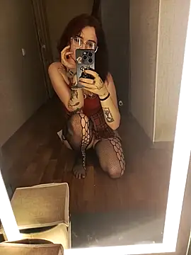 Snapshot of Persefoha chatting on February 2026 01:43:02 AM Persefoha online show from February 2026 01:43:02 AM