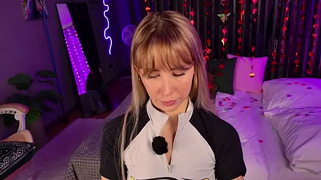 Snapshot of plugmyHDMI chatting on February 2026 07:07:01 PM plugmyHDMI online show from February 2026 07:07:01 PM