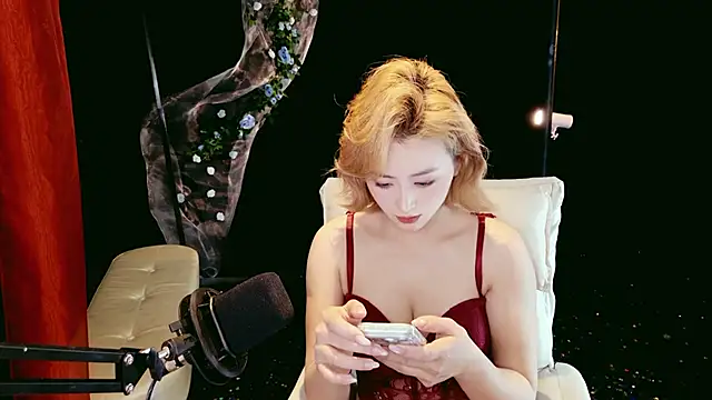 Lady-Mia777 online show from March 2026 05:26:02 AM