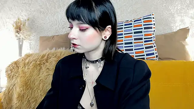 Snapshot of Scarle_Whisper chatting on February 2026 01:20:02 AM Scarle Whisper online show from February 2026 01:20:02 AM