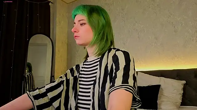 Scarle Whisper online show from April 2026 01:04:01 AM