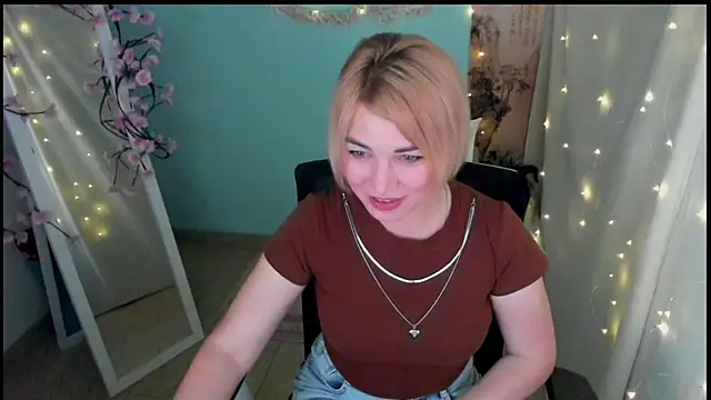 CuttieEmma online show from June 2026 01:14:01 PM