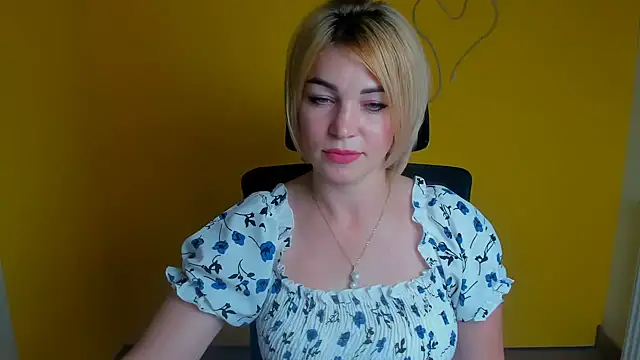 Snapshot of CuttieEmma chatting on August 2026 11:37:01 AM CuttieEmma online show from August 2026 11:37:01 AM