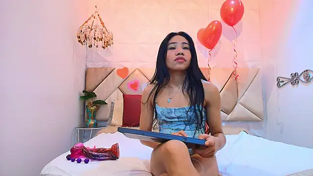 Snapshot of Lara_pons chatting on February 2026 02:01:02 PM Lara pons online show from February 2026 02:01:02 PM