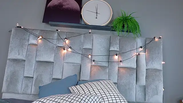 Snapshot of EmmaLou__ chatting on February 2026 04:07:01 AM EmmaLou online show from February 2026 04:07:01 AM