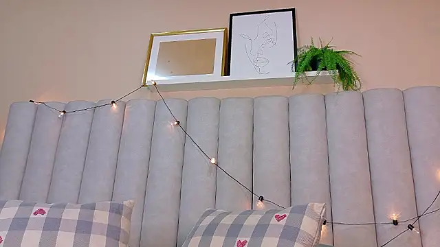 Snapshot of EmmaLou__ chatting on February 2026 04:18:02 AM EmmaLou online show from February 2026 04:18:02 AM