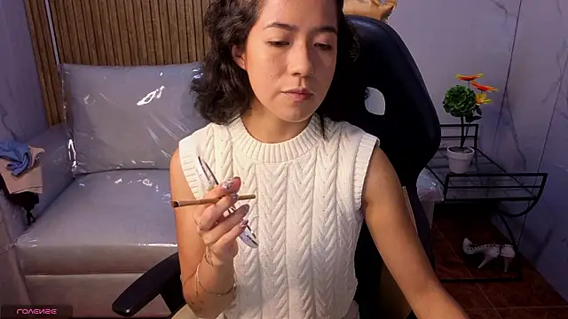 Snapshot of Lynn_turner chatting on February 2026 12:55:01 PM Lynn turner online show from February 2026 12:55:01 PM