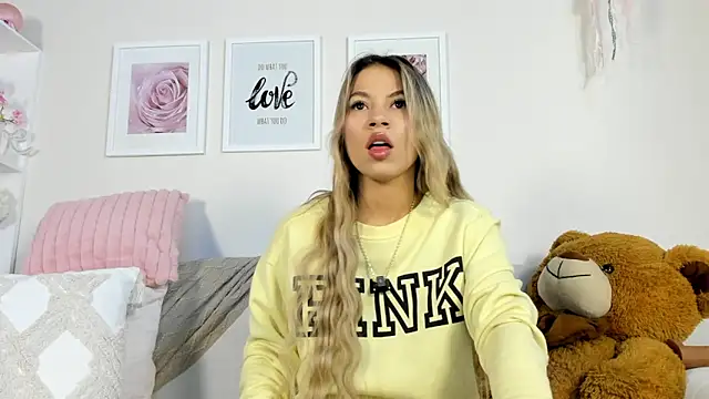 Snapshot of Mia_Rosee1 chatting on February 2026 11:24:02 PM Mia Rosee1 online show from February 2026 11:24:02 PM