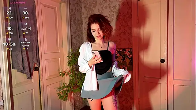 Snapshot of LaurynGeisinger chatting on March 2026 01:40:02 PM LaurynGeisinger online show from March 2026 01:40:02 PM