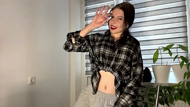 Sarahsolara online show from February 2026 02:02:01 PM