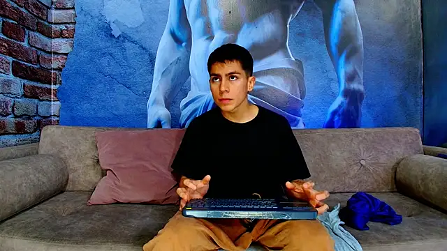 Snapshot of Aron_pulse chatting on February 2026 01:29:02 PM Aron pulse online show from February 2026 01:29:02 PM