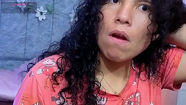 Snapshot of Zoe-yanin chatting on February 2026 11:37:02 AM Zoe-yanin online show from February 2026 11:37:02 AM