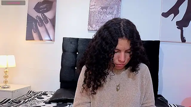 Snapshot of Zoe-yanin chatting on February 2026 07:20:02 PM Zoe-yanin online show from February 2026 07:20:02 PM