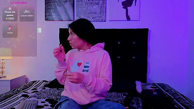 Snapshot of Zoe-yanin chatting on February 2026 07:13:02 PM Zoe-yanin online show from February 2026 07:13:02 PM