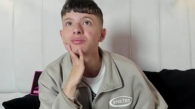 Snapshot of David_Roy_ chatting on February 2026 01:33:02 PM David Roy online show from February 2026 01:33:02 PM