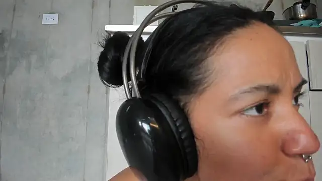 chiarafustox online show from March 2026 09:42:01 PM