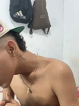 Snapshot of dominick_fran chatting on February 2026 09:19:02 AM dominick fran online show from February 2026 09:19:02 AM