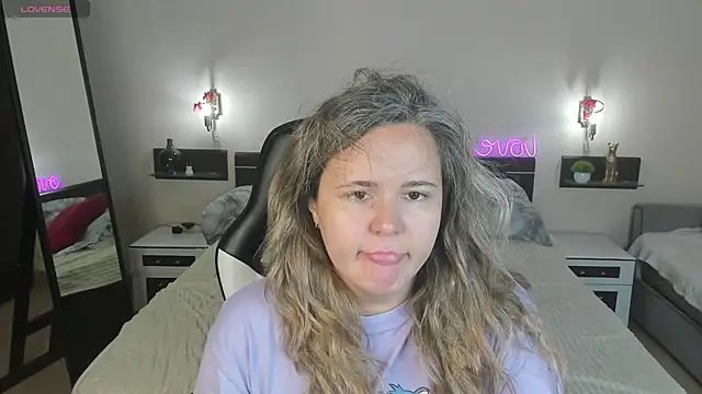 Snapshot of LilyBel chatting on July 2026 01:02:02 AM LilyBel online show from July 2026 01:02:02 AM