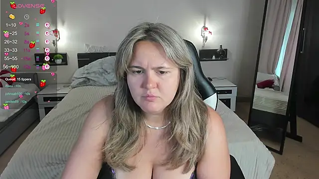 Snapshot of LilyBel chatting on July 2026 01:12:01 AM LilyBel online show from July 2026 01:12:01 AM
