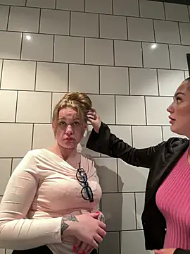 nikkiuk online show from February 2026 08:32:02 PM