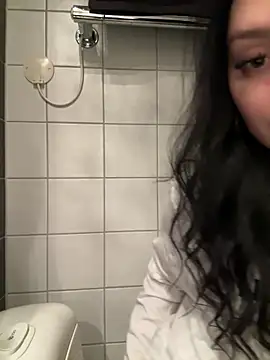 nikkiuk online show from February 2026 09:41:01 AM