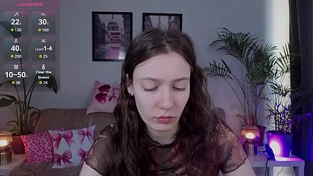 Snapshot of VioletaBloom chatting on February 2026 07:21:02 AM VioletaBloom online show from February 2026 07:21:02 AM