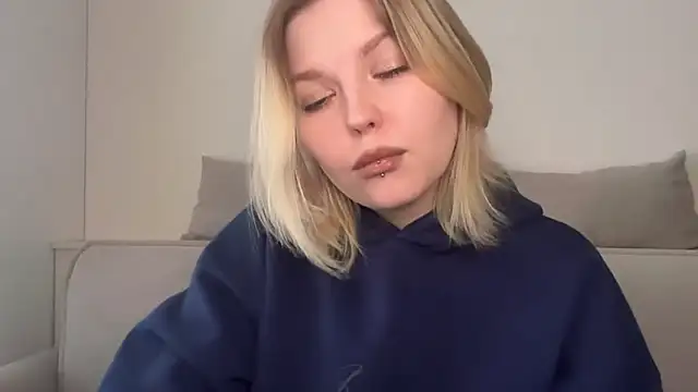 Ophelia Ritz online show from April 2026 04:43:01 AM