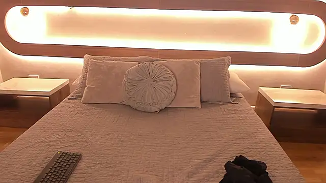 Snapshot of Sienna_brunette chatting on February 2026 12:19:01 PM Sienna brunette online show from February 2026 12:19:01 PM