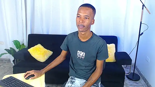 Snapshot of gusy_18 chatting on February 2026 08:05:01 PM gusy 18 online show from February 2026 08:05:01 PM